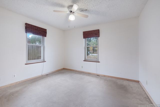 1415 Longhorn, Floresville, TX 78114