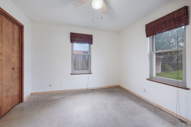 1415 Longhorn, Floresville, TX 78114