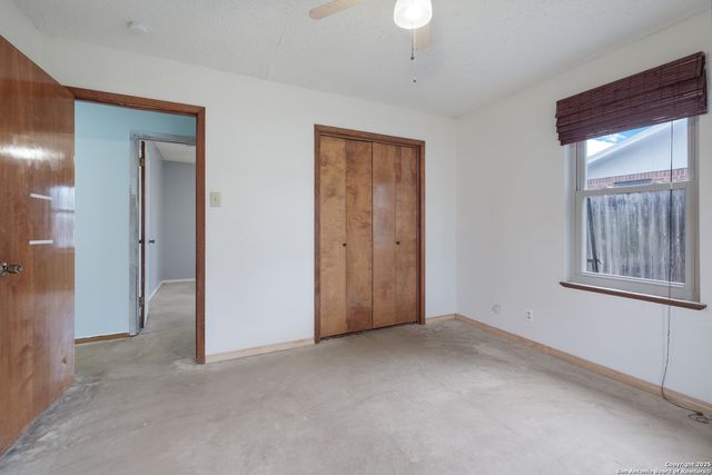 1415 Longhorn, Floresville, TX 78114