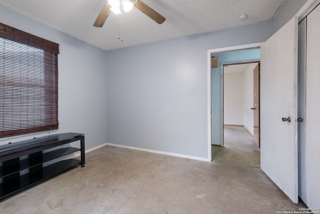 1415 Longhorn, Floresville, TX 78114