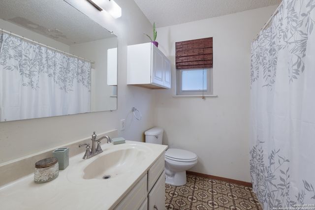 1415 Longhorn, Floresville, TX 78114