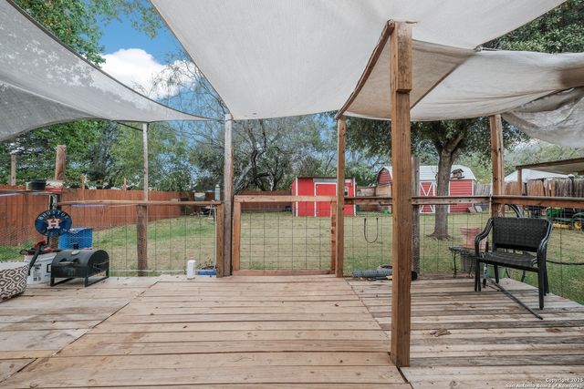 1415 Longhorn, Floresville, TX 78114