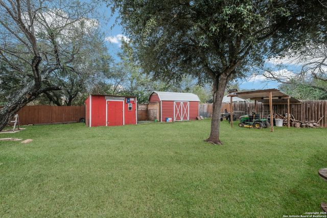 1415 Longhorn, Floresville, TX 78114