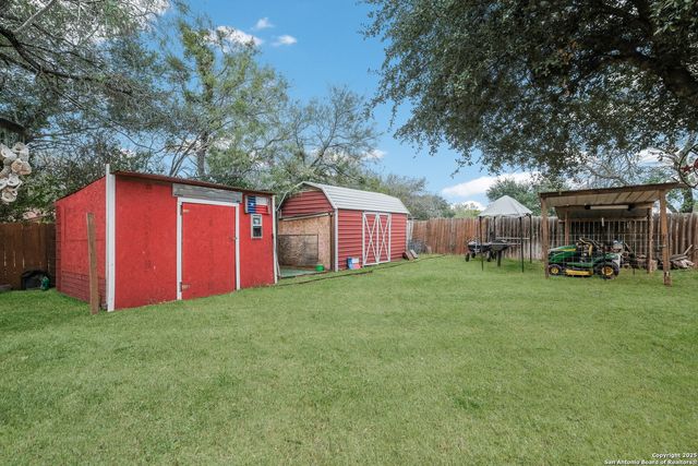 1415 Longhorn, Floresville, TX 78114