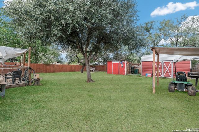 1415 Longhorn, Floresville, TX 78114