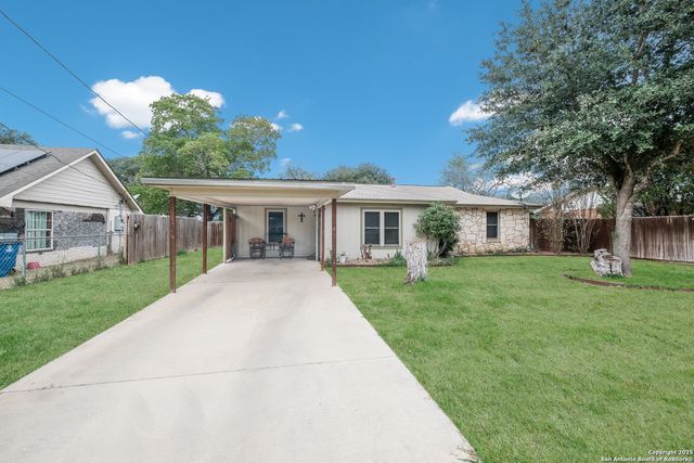 1415 Longhorn, Floresville, TX 78114