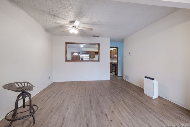 1415 Longhorn, Floresville, TX 78114