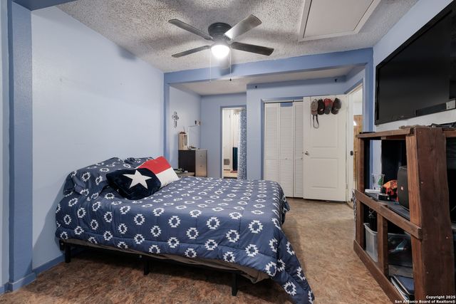 1415 Longhorn, Floresville, TX 78114