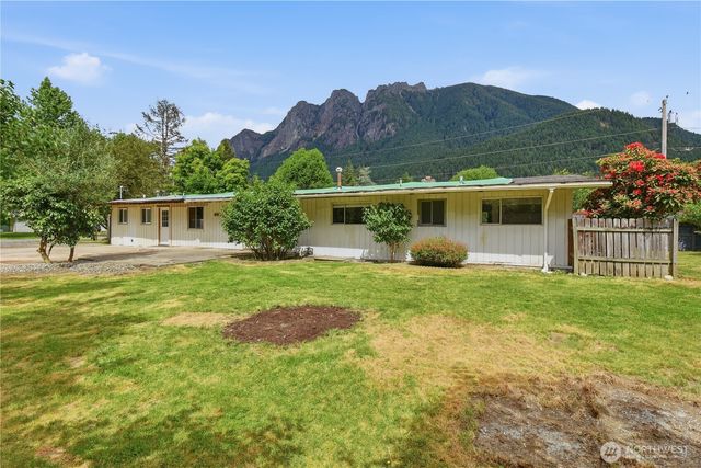 817 NE 10th St, North Bend, WA 98045