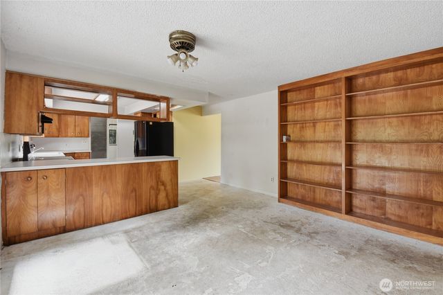 817 NE 10th St, North Bend, WA 98045