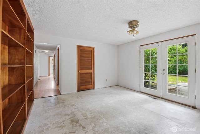 817 NE 10th St, North Bend, WA 98045