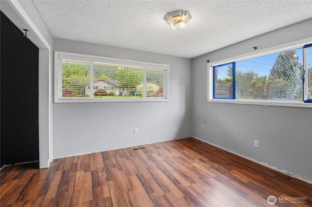 817 NE 10th St, North Bend, WA 98045