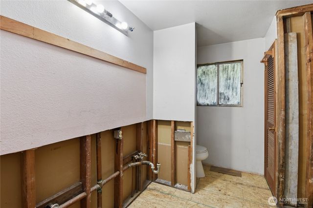 817 NE 10th St, North Bend, WA 98045