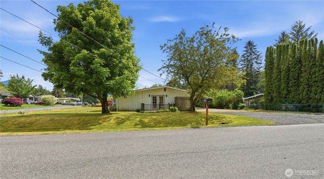 817 NE 10th St, North Bend, WA 98045