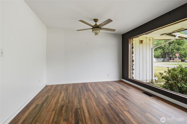 817 NE 10th St, North Bend, WA 98045