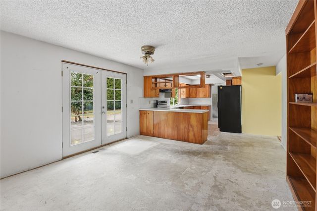 817 NE 10th St, North Bend, WA 98045