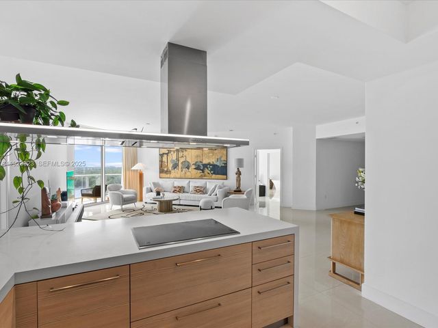17111 Biscayne Boulevard 1104, North Miami Beach, FL 33160
