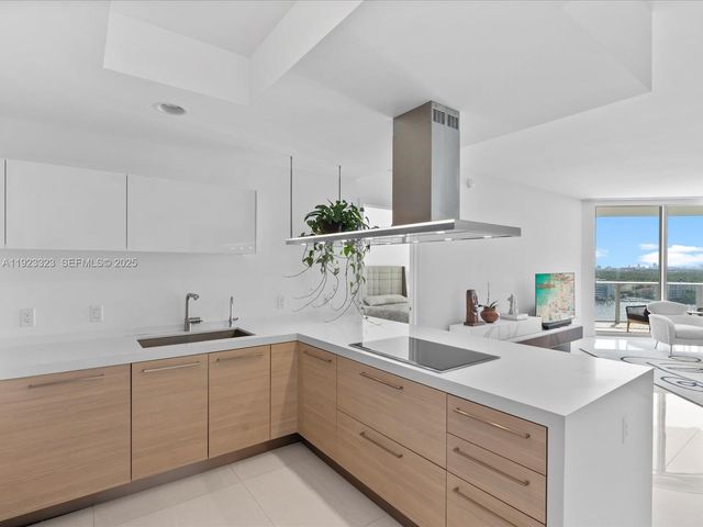 17111 Biscayne Boulevard 1104, North Miami Beach, FL 33160