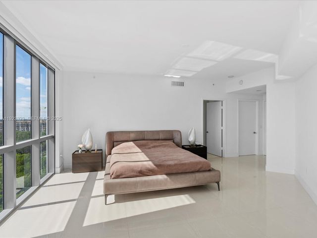 17111 Biscayne Boulevard 1104, North Miami Beach, FL 33160