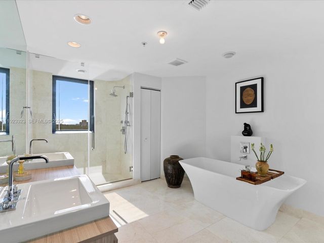17111 Biscayne Boulevard 1104, North Miami Beach, FL 33160