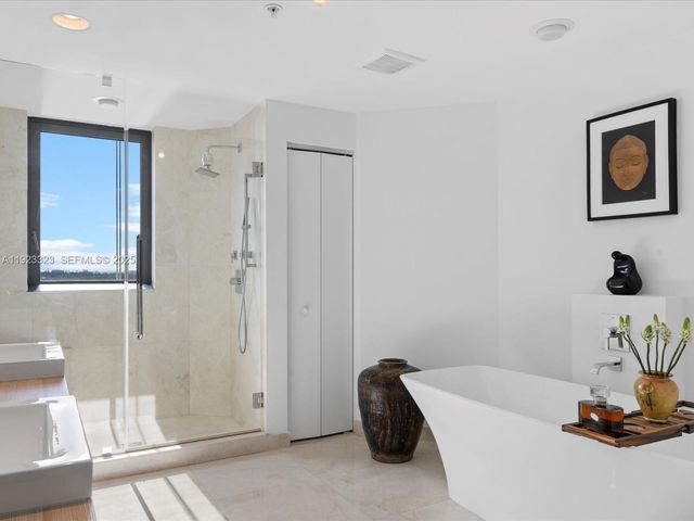 17111 Biscayne Boulevard 1104, North Miami Beach, FL 33160
