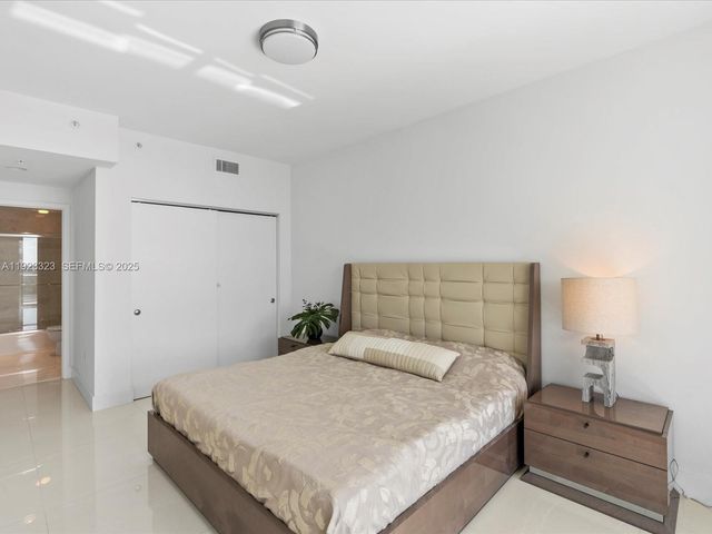 17111 Biscayne Boulevard 1104, North Miami Beach, FL 33160