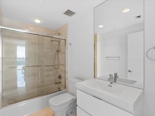 17111 Biscayne Boulevard 1104, North Miami Beach, FL 33160