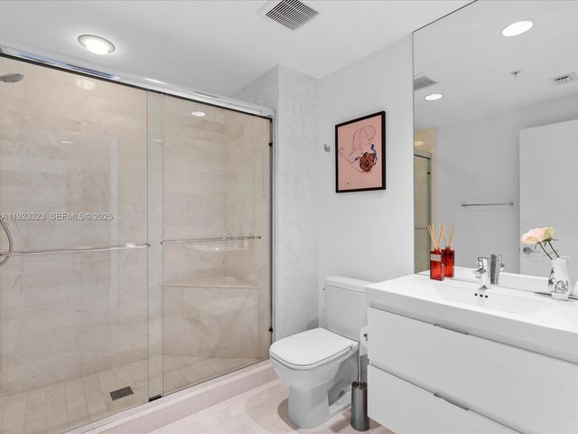 17111 Biscayne Boulevard 1104, North Miami Beach, FL 33160