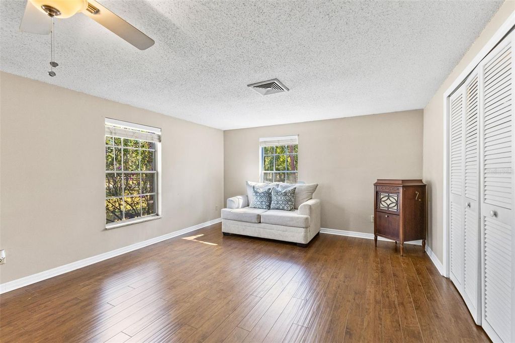 Image 11 of property listing at 1054 RANCH ROAD, Tarpon Springs, FL 34688