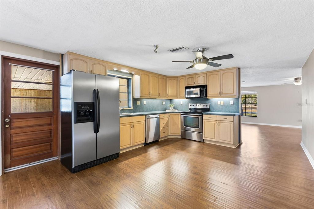 Image 13 of property listing at 1054 RANCH ROAD, Tarpon Springs, FL 34688