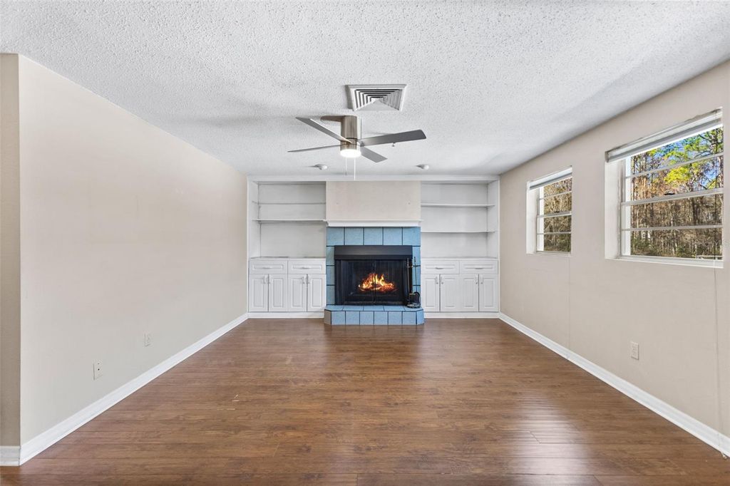 Image 14 of property listing at 1054 RANCH ROAD, Tarpon Springs, FL 34688