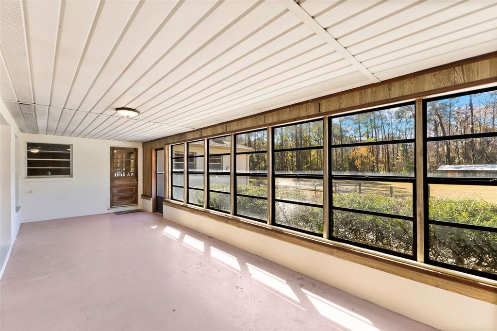 Image 24 of property listing at 1054 RANCH ROAD, Tarpon Springs, FL 34688