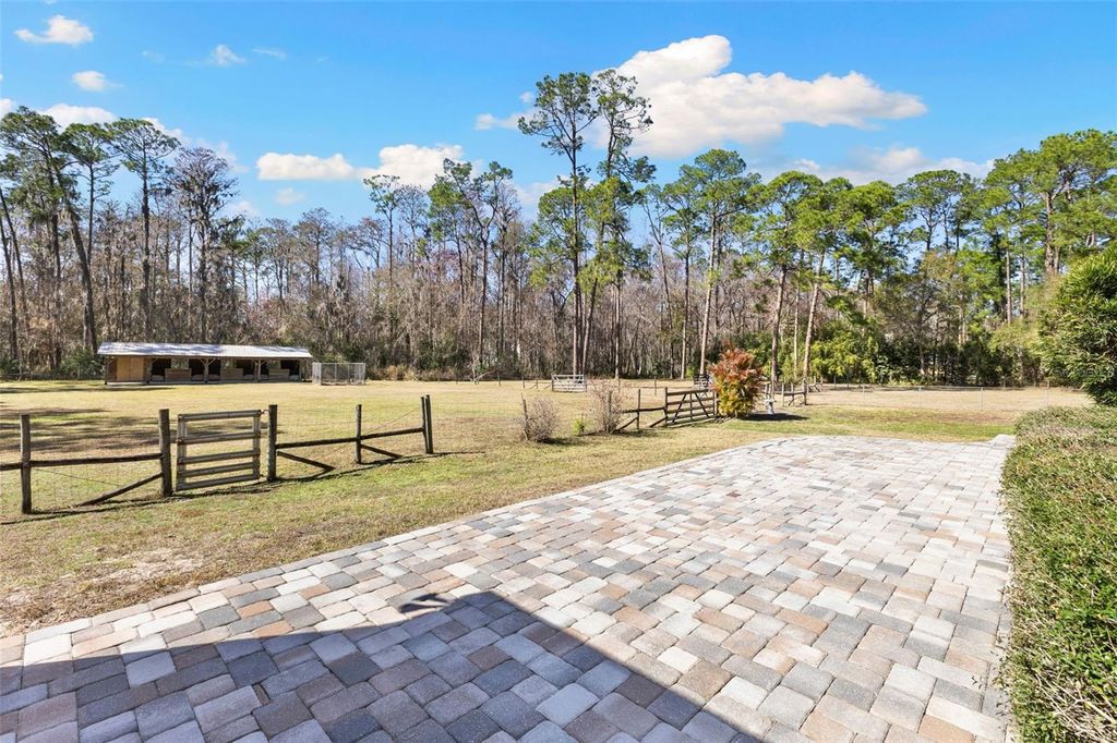 Image 25 of property listing at 1054 RANCH ROAD, Tarpon Springs, FL 34688