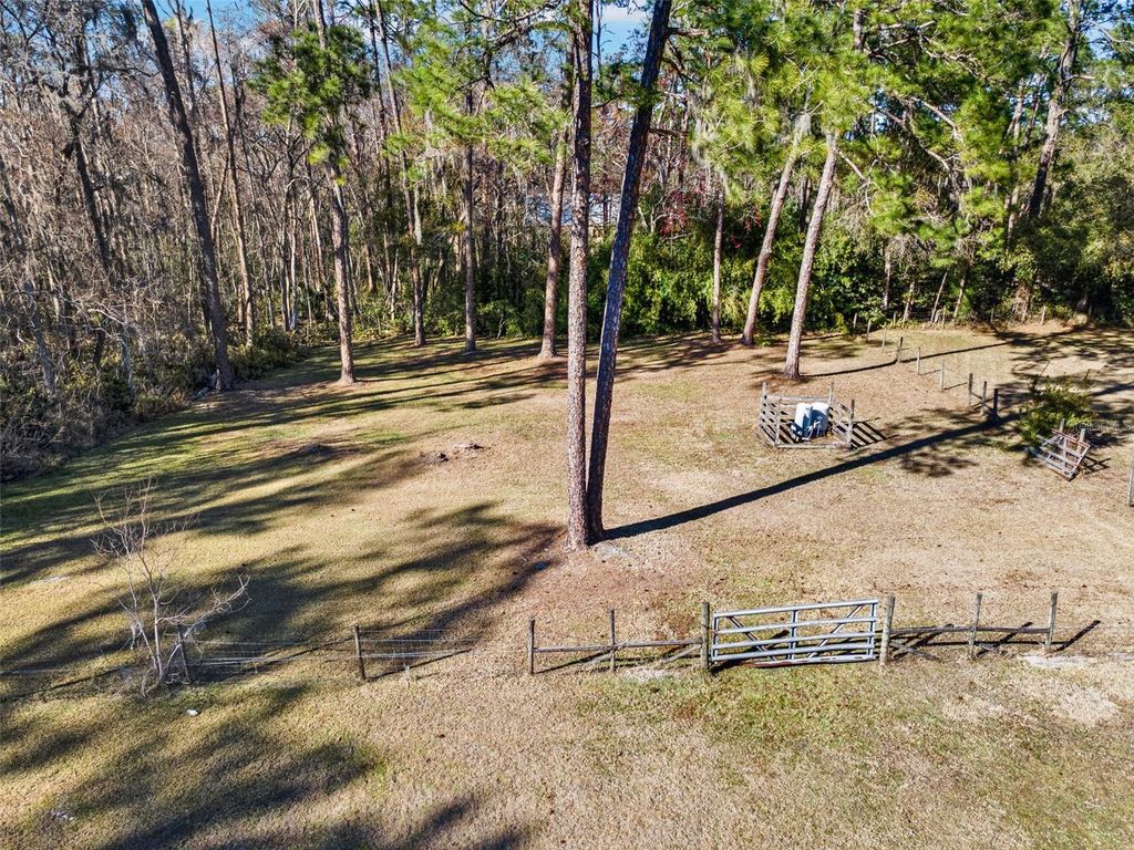 Image 27 of property listing at 1054 RANCH ROAD, Tarpon Springs, FL 34688