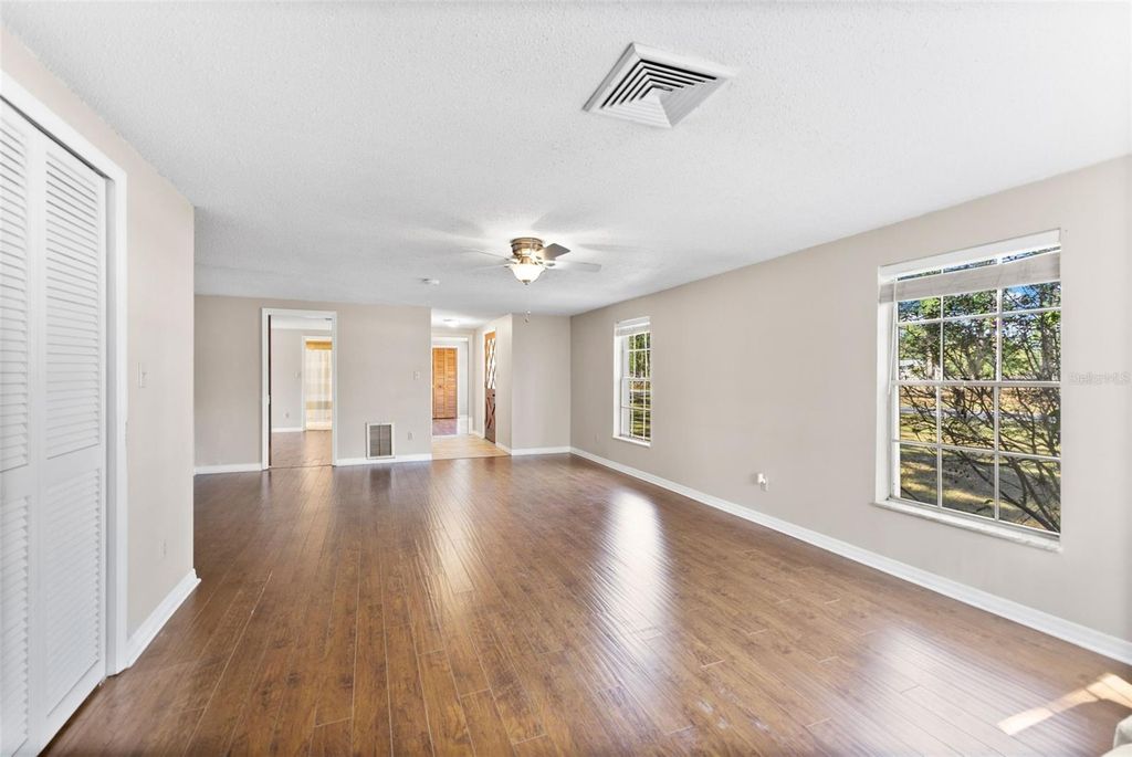 Image 10 of property listing at 1054 RANCH ROAD, Tarpon Springs, FL 34688