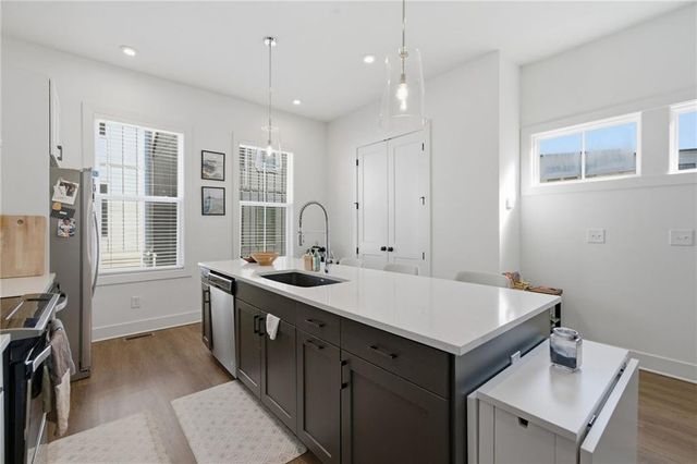 1242 Cushenberry Lane 10, Atlanta, GA 30318