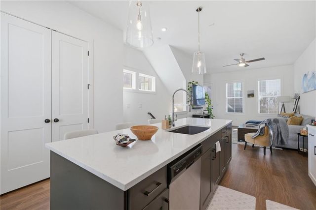 1242 Cushenberry Lane 10, Atlanta, GA 30318