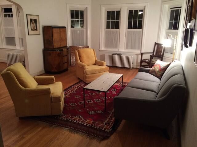 1459 W Elmdale Avenue 3, Chicago, IL 60660