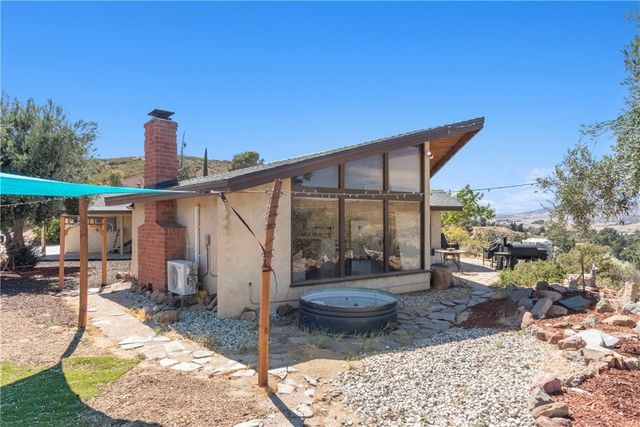 8734 Vientos, Leona Valley, CA 93551
