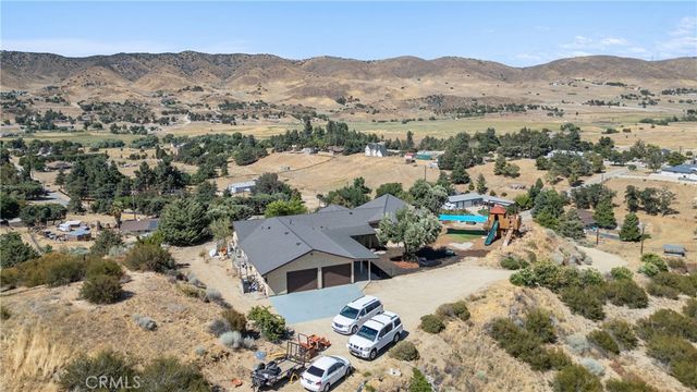 8734 Vientos, Leona Valley, CA 93551