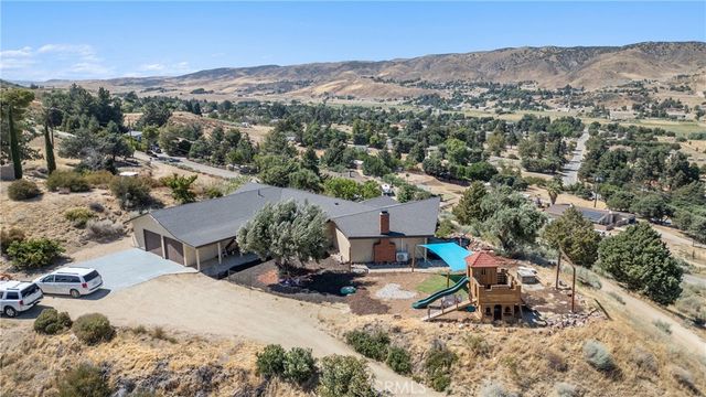 8734 Vientos, Leona Valley, CA 93551