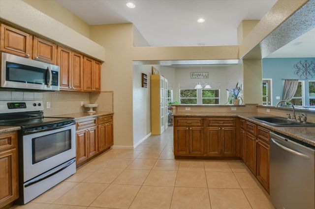 10 Caliche CT, Wimberley, TX 78676
