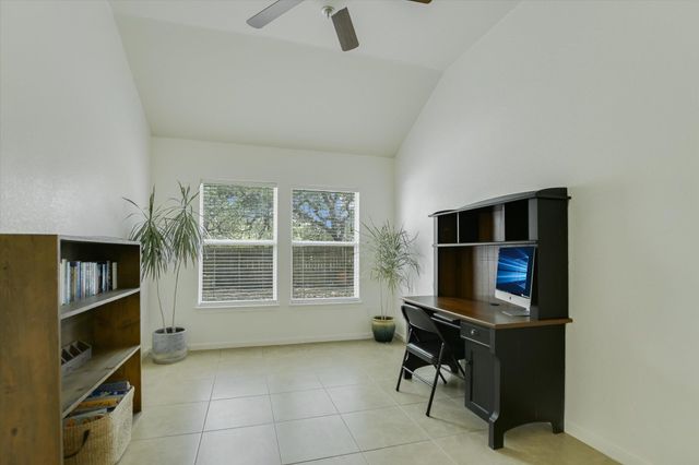10 Caliche CT, Wimberley, TX 78676