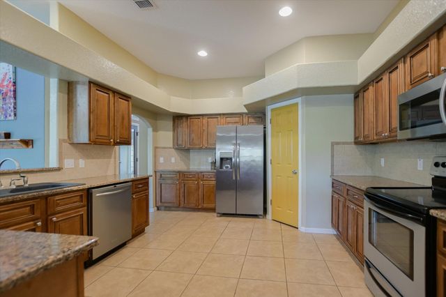 10 Caliche CT, Wimberley, TX 78676