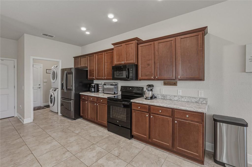 Image 21 of property listing at 4734 LATHLOA LOOP, Lakeland, FL 33811