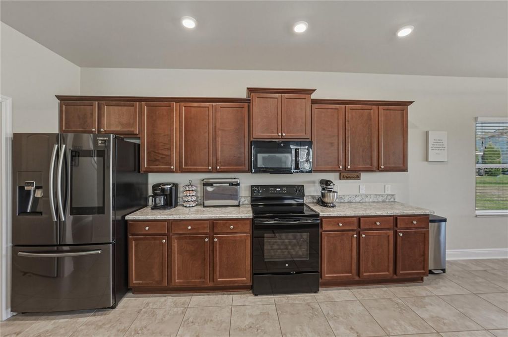 Image 24 of property listing at 4734 LATHLOA LOOP, Lakeland, FL 33811