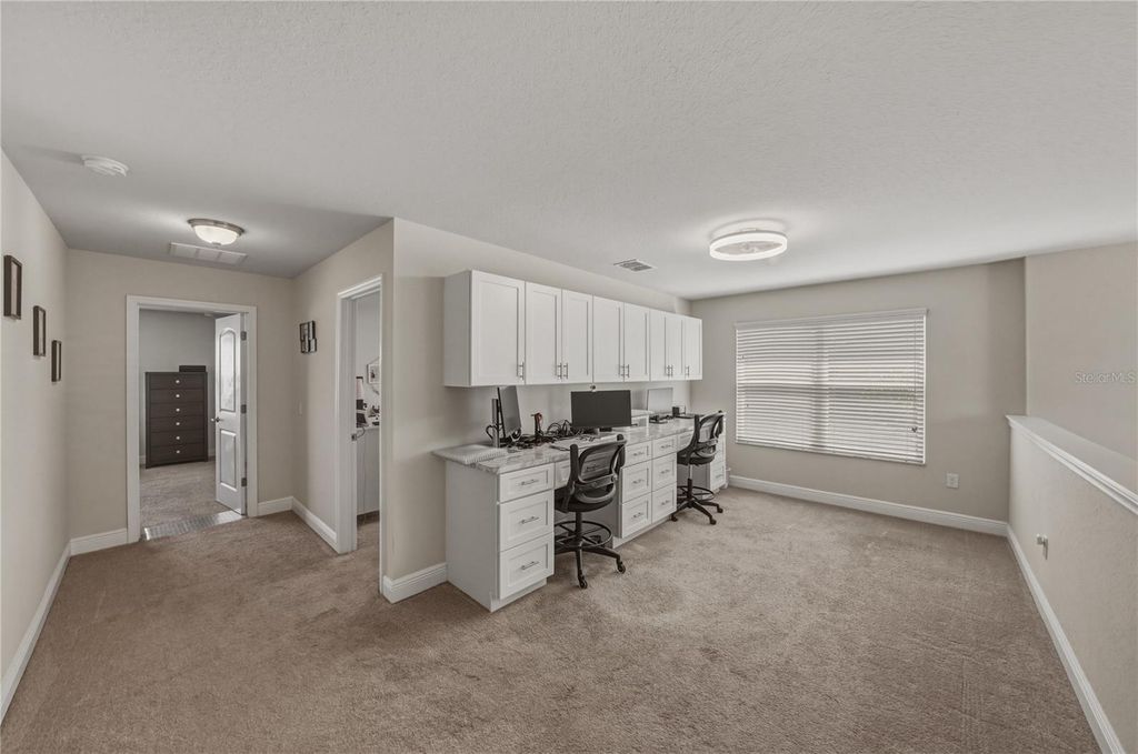 Image 33 of property listing at 4734 LATHLOA LOOP, Lakeland, FL 33811