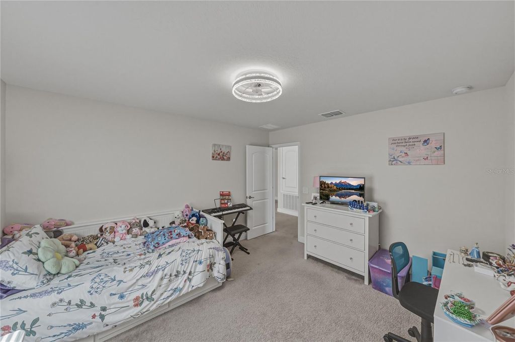 Image 40 of property listing at 4734 LATHLOA LOOP, Lakeland, FL 33811