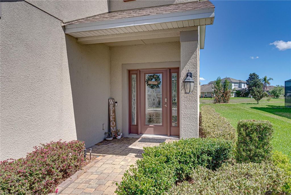 Image 5 of property listing at 4734 LATHLOA LOOP, Lakeland, FL 33811