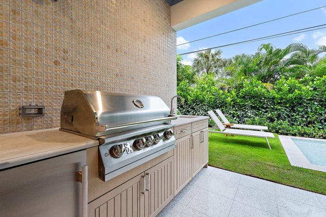 235 Forest Hill Boulevard, West Palm Beach, FL 33405